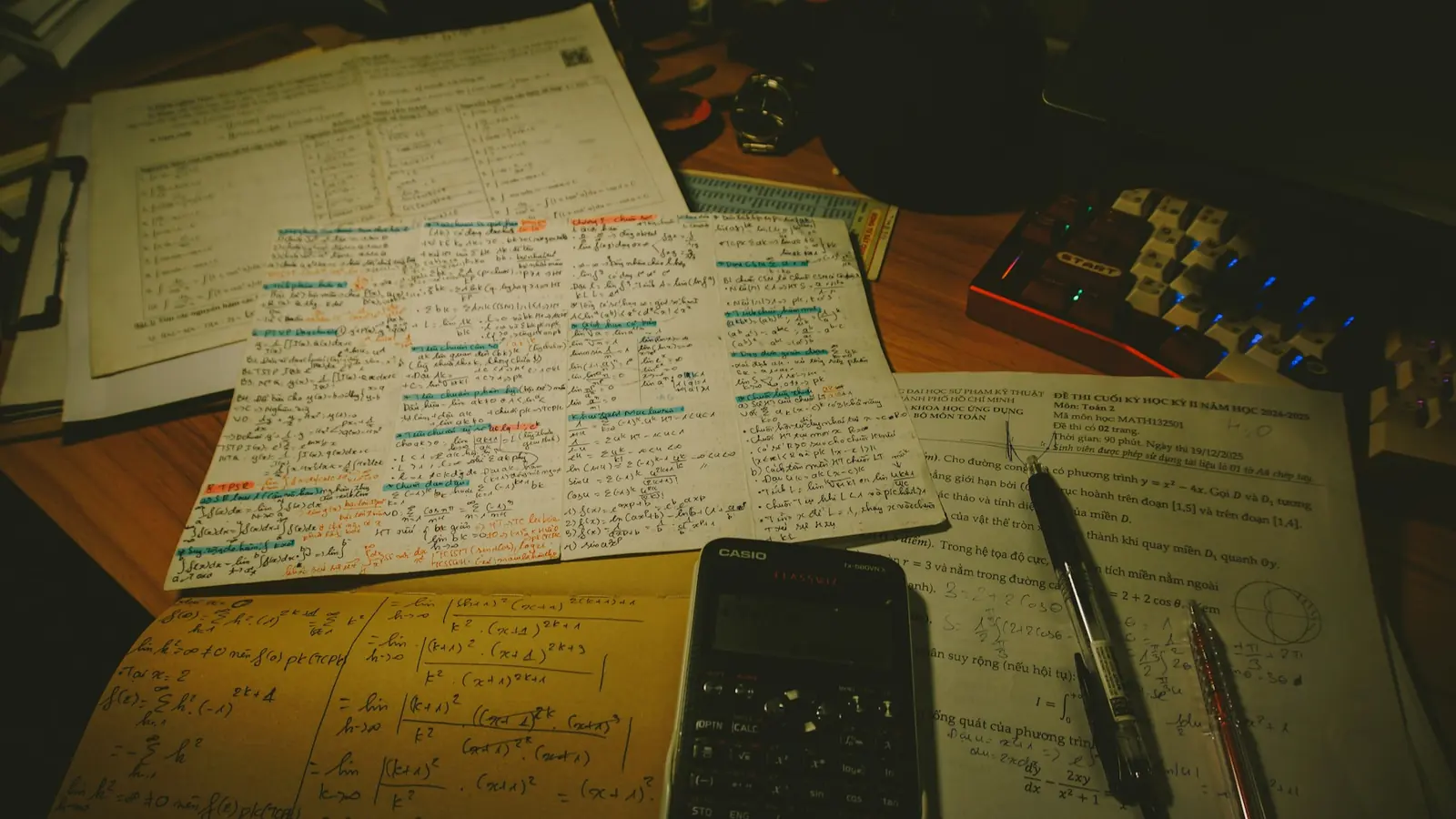 Handwritten calculations, calculator and documents on a desk (illustrative photo)
